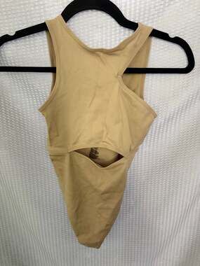 Colsie Ribbed V-Neck Cutout Bodysuit, Tan, Size XS